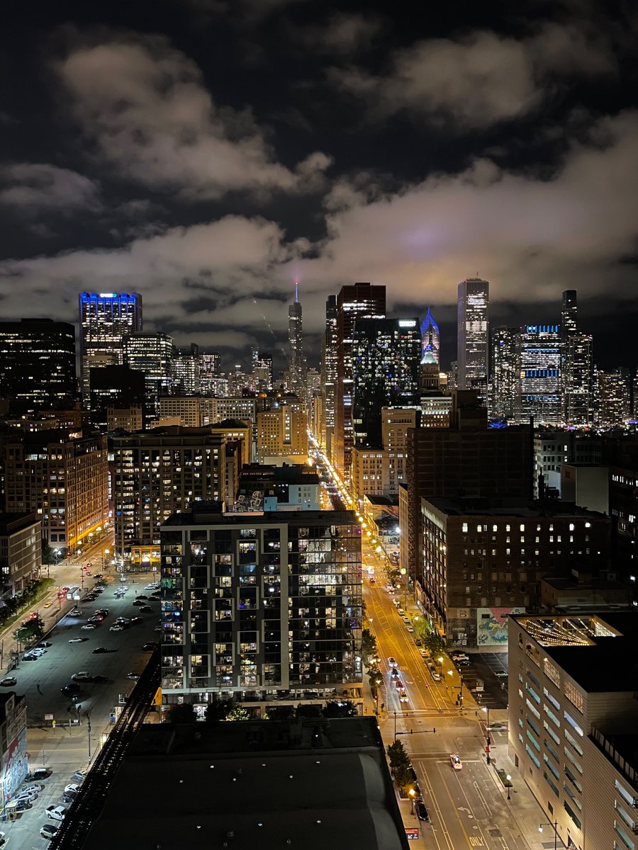 kentschen_'s tweet photo. Chicago has one of the best scenic skylines in the world! https://t.co/ak6fecRmzY