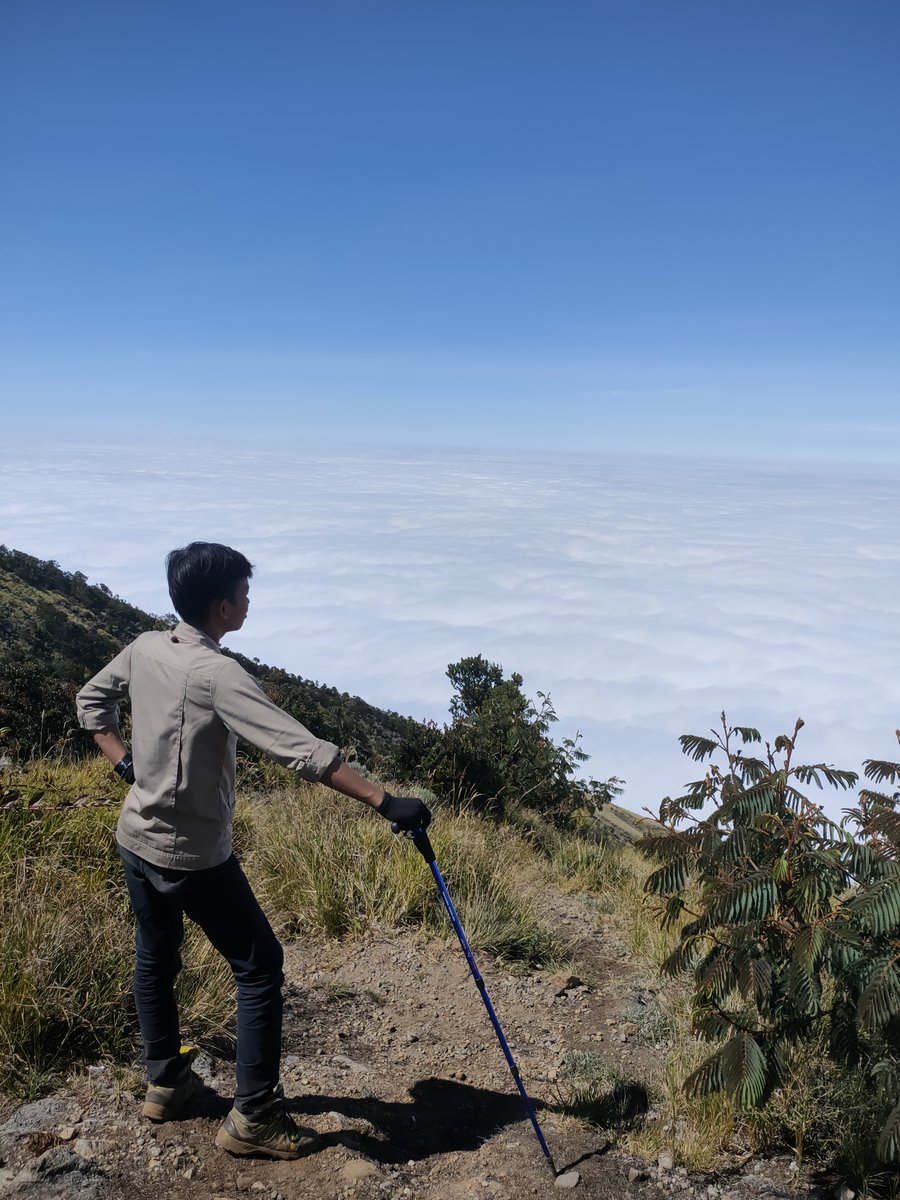 IndarDarana's tweet photo. Ku akui  aku jauhh dari kata sempurna..
@mt_sumbing https://t.co/4sBGouf2NL