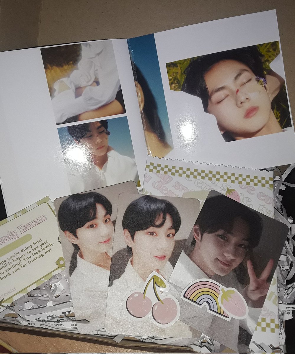 Inlovewithjngwn's tweet photo. @pc_bewithu | #thePC_iswithme
 
Hi! I already received the ga prize po! Ahhhh so pretty ng pc at photobook!! 🤧 Thank you po for this beautiful gift and also thank you dun sa isang winner na binigay saken yung photobook. Have a great day po and stay safe! 💕 https://t.co/NChECWeViI