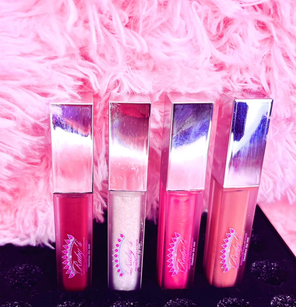 premium_ruby's tweet photo. Drop your favorite shade for the change to win a presale gloss for 50% off, you know Ru takes care of her Vixens😘

#sorry4thewait #liquidlipstick #pigmentedgloss #lipgloss #cosmetics #richoffcosmetics #shinebright #longlastinglipstick https://t.co/7tCXe30myN