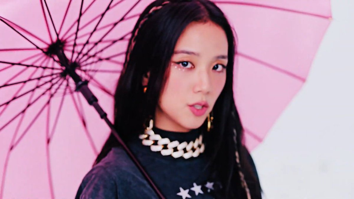 jisoogaIIery's tweet photo. KIM JISOO OH MY GOD????? https://t.co/kKz9DOrnxr