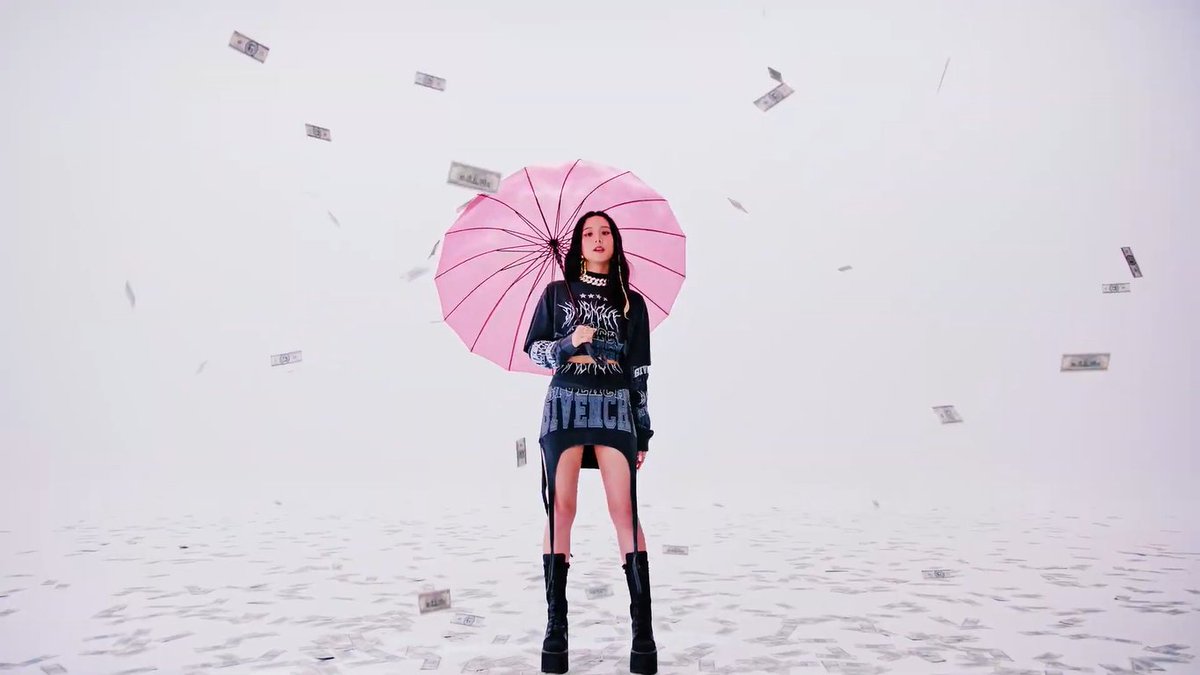 jisoogaIIery's tweet photo. KIM JISOO OH MY GOD????? https://t.co/kKz9DOrnxr