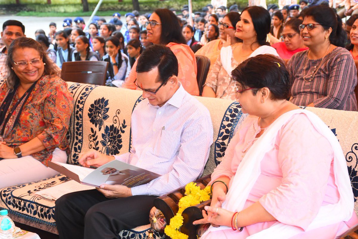 SulabhIntl's tweet photo. other eminent dignitaries from #EducationDepartment attended the function.The programme commenced with lightening of lamp followed by ribbon cutting ceremony of the #SanitaryNapkin Making Machine. @Dmbanswara applauded SICAS for organising the event n making it a big success.2/2 https://t.co/tNSHNMAnQ7