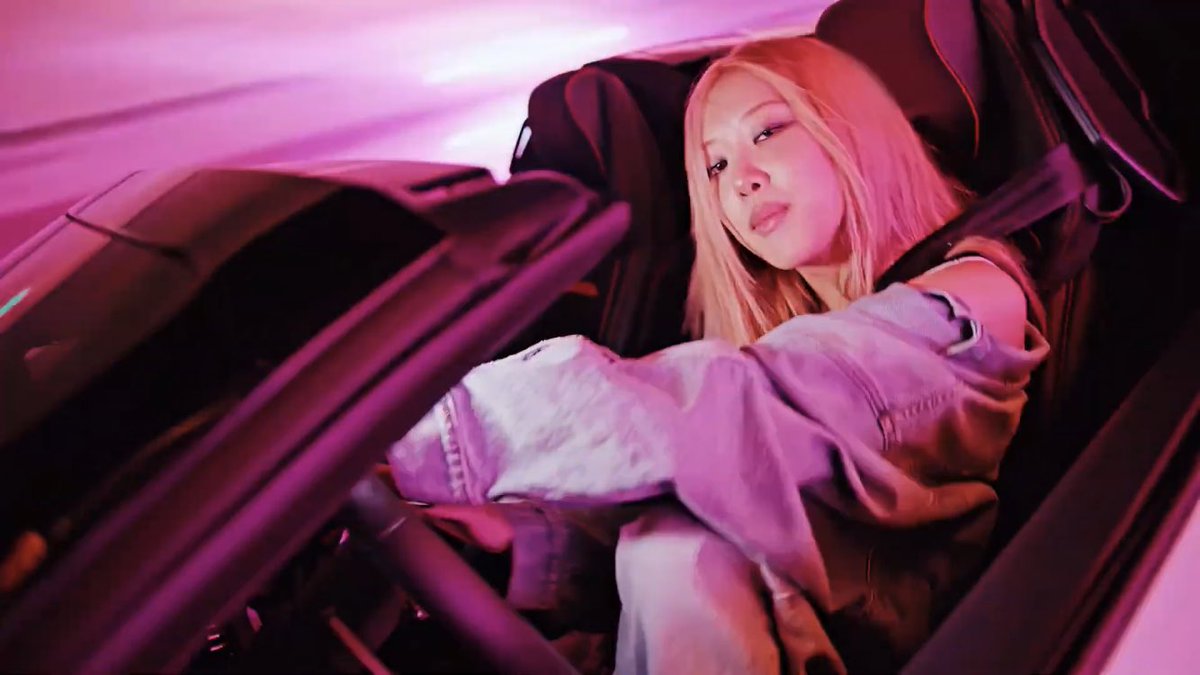 AS TITÃS! Com diversas referências à história do grupo e visuais impecáveis, BLACKPINK lançou o M/V da faixa title #SHUTDOWN do novo álbum do grupo #BORNPINK

ASSISTA: youtu.be/POe9SOEKotk