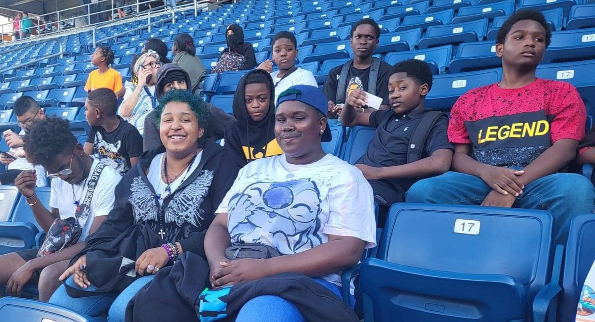 Dreyfus49's tweet photo. Our Parent Coordinator, Mr Perkins @Perkforthepeeps rewarded some of our Ss who are off to an Amazing School Year, with tickets to the Staten Island Ferryhawks baseball game! @FerryHawks @CSD31SI @DrMarionWilson, @CChavezD31 @TheDSCW @nycoasp #elevateD31 #buildingrelationships https://t.co/w3lgTWdp4B
