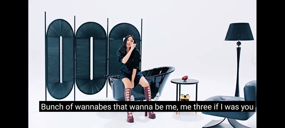jennielaurence0's tweet photo. Jennie throwing shades 🤭🤭 

BLACKPINK SHUT IT DOWN
SHUT DOWN OUT TODAY
#BORNPINKOutToday https://t.co/xZkPXS2cde