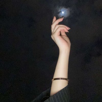 lin_daai's tweet photo. In one's life, there are some unspeakable secrets, unrecoverable regrets, unreachable dreams, and unforgettable love. https://t.co/INkhMXYVt9