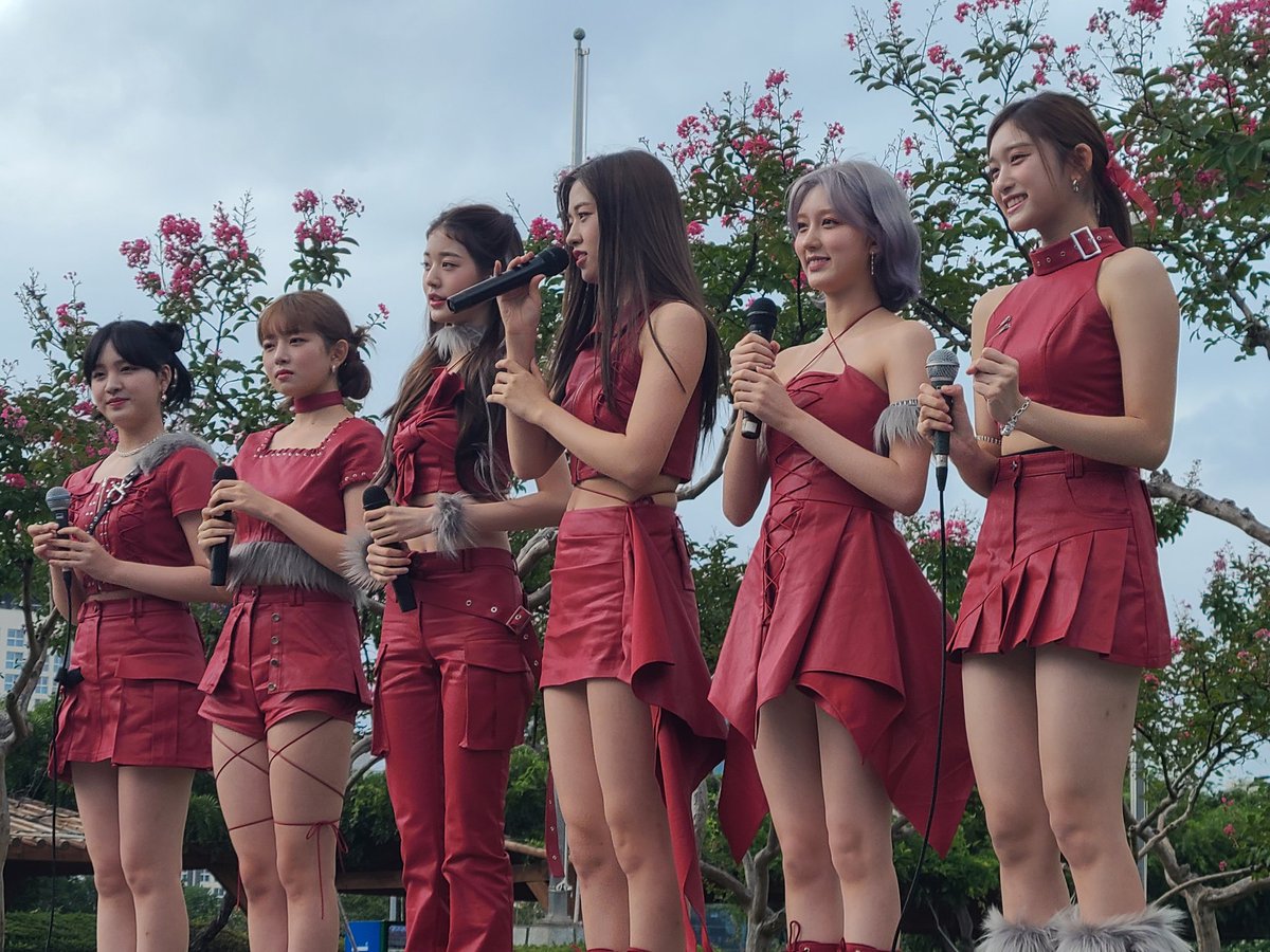 hgnp7's tweet photo. 아이브 너무 예뻐요오오오....... https://t.co/nYumwJRE6Z