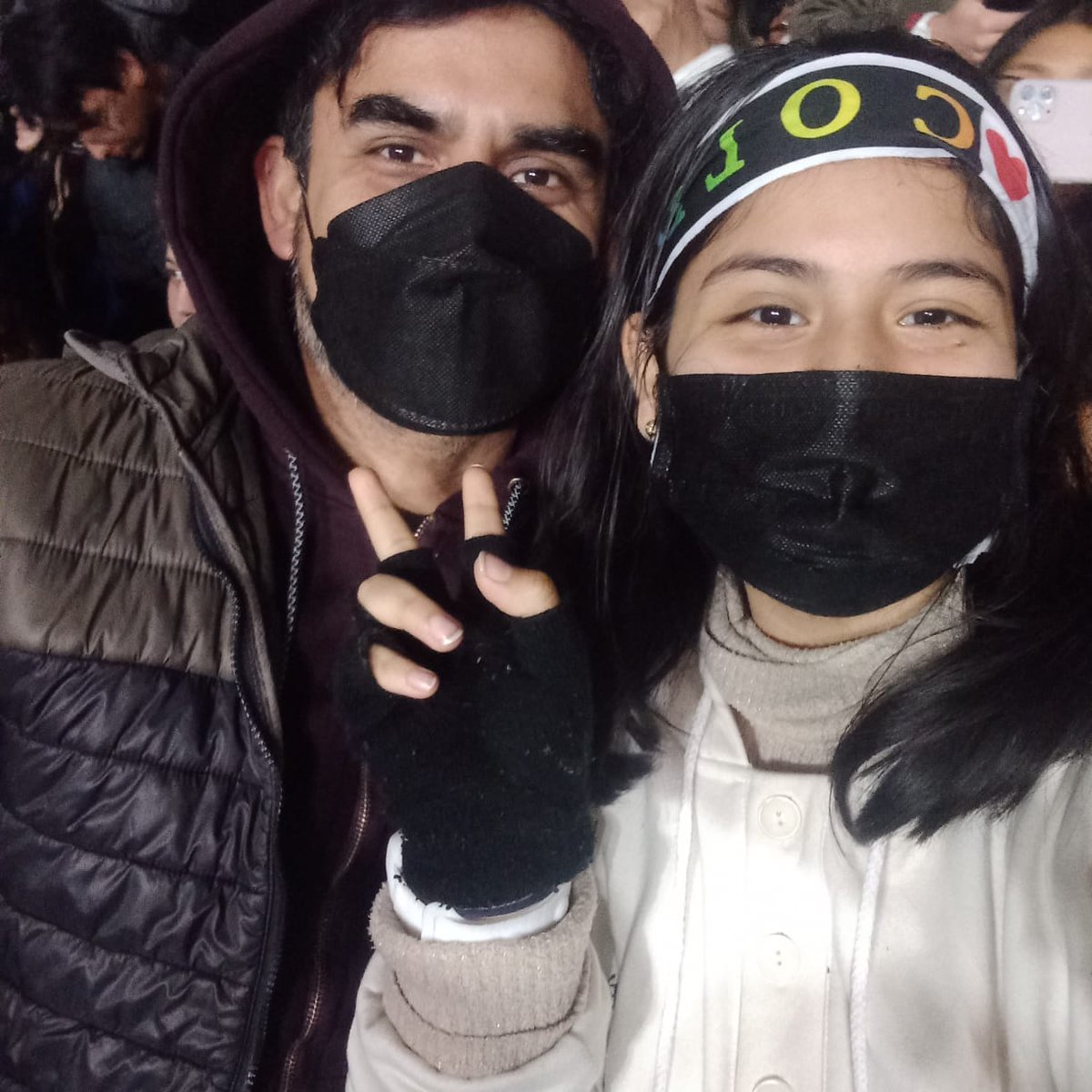 LoboScorpio's tweet photo. Fue una hermosa noche que no hubiera sido posible sin la invitación sorpresa de mi sobrina mayor. ¡Te estoy eterna e infinitamente agradecido, Chanchito! 🤗
¡Gracias @ColdPlay por esta increíble experiencia, vuelvan pronto para llevar al clan completo!
#ColdplayEnLima 🤘😎 |🇵🇪 https://t.co/xrMrDOjZEh