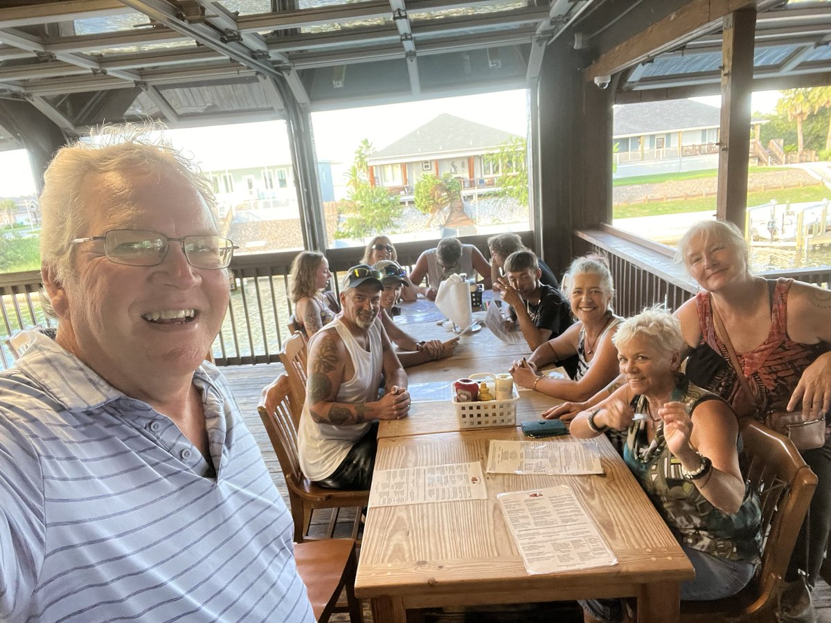 bobncarol2022's tweet photo. Hanging at Mickey’s with CO friends. #dinnertime #rvliving #rvcouple #fulltimerv #fulltimervcouple https://t.co/sNK8XjhRwL