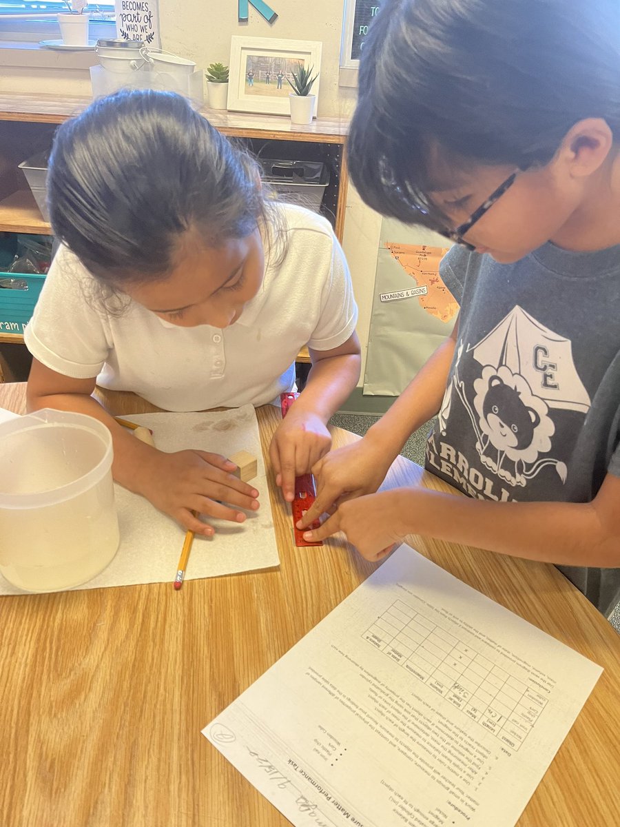 Martinezin3rd's tweet photo. Measuring different properties of matter in science today! 💚🦁@CarrolltonElem #4thgrade #CElionpride #cfbproud https://t.co/MQBtJyoQow