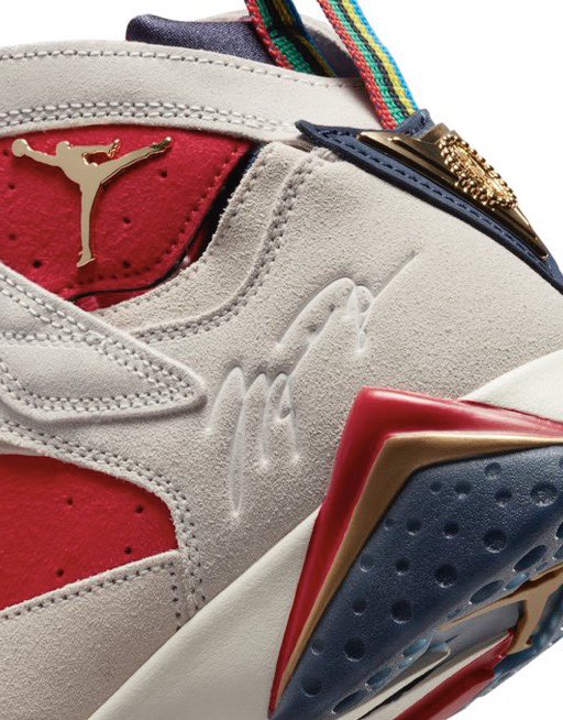 SNKR_TWITR tweet media