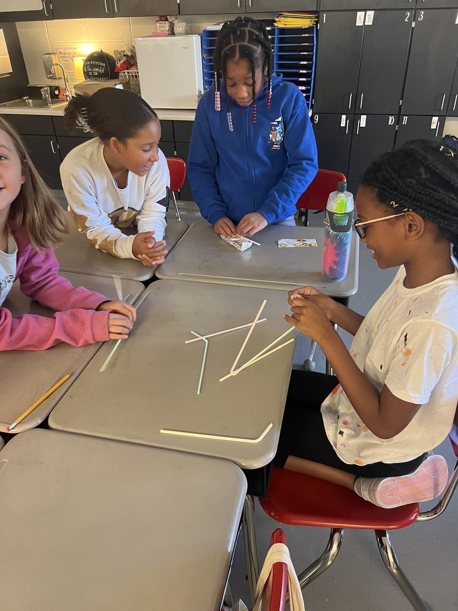 CurvinMckenzie's tweet photo. Dot Day celebration! Ss learned about having a growth mindset. Then, their mindset was put to the test with STEM challenges! One group made a raft that held 130 pennies! 😱 @TCBOE_LES @TCBOE #growingtogether https://t.co/Ts5ryY51JC