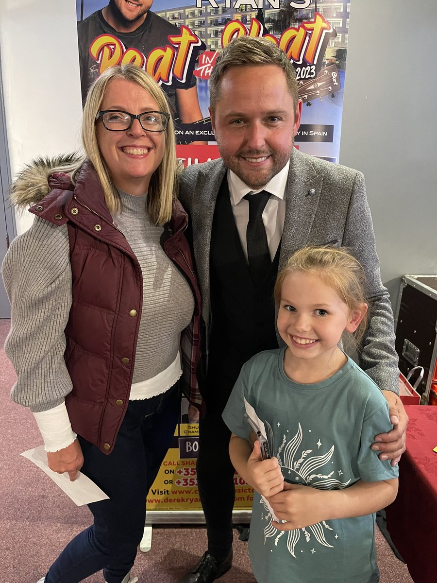 DJBARTSIMPSON's tweet photo. Thanks to @derekryanmusic for making Ellie’s first ever concert so memorable 😍☘️ #propernicebloke #derekryan https://t.co/lERtyecWs3