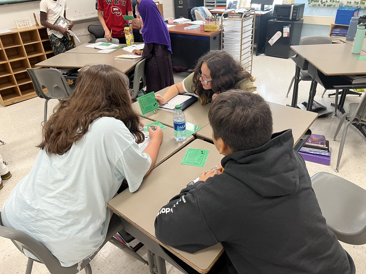 coopersclass6's tweet photo. Teamwork makes the dream work✨ #BrightatBriarwood #readingisfun #sixthgraderocks https://t.co/6ks1pcNe8h