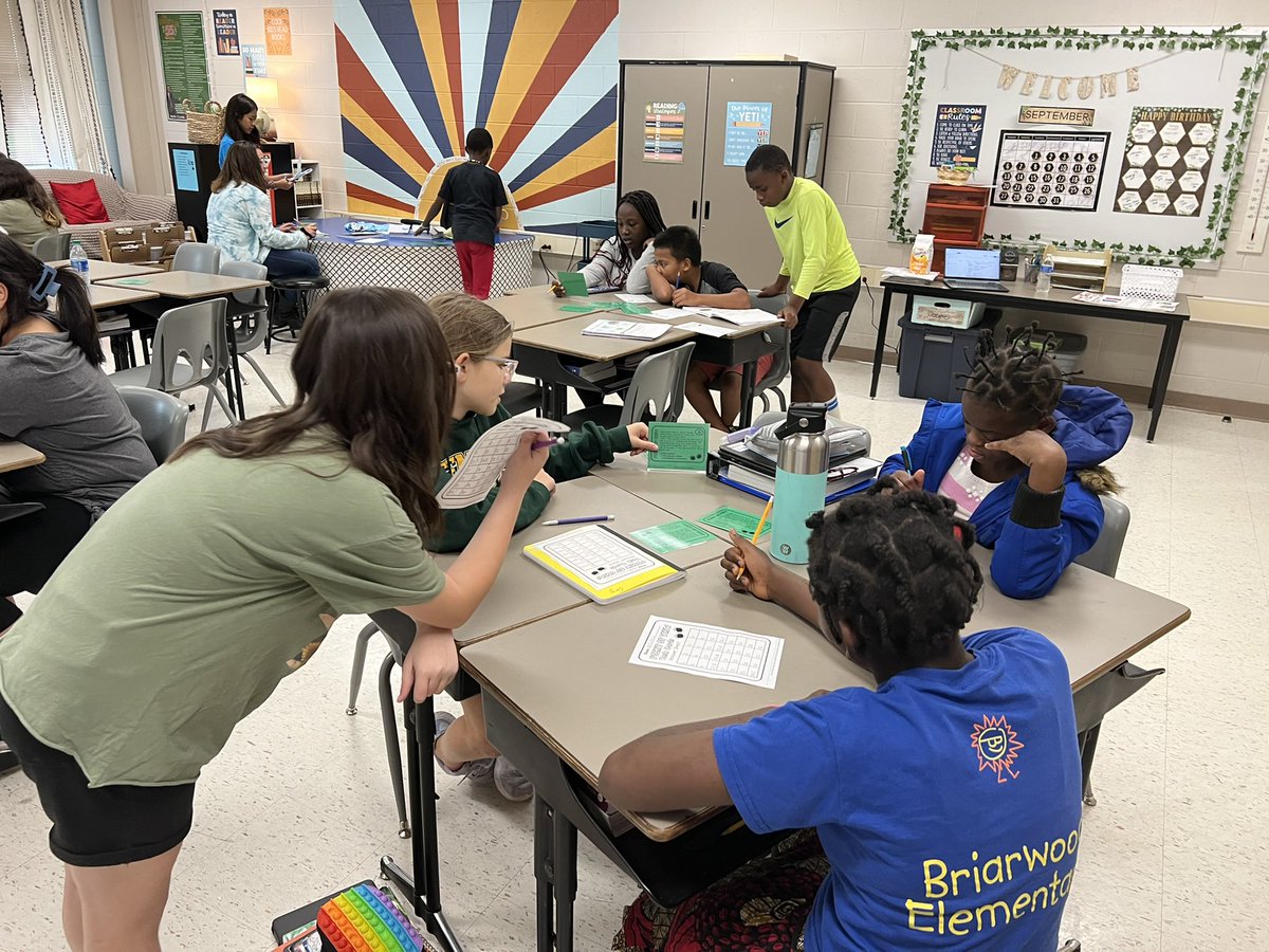 coopersclass6's tweet photo. Teamwork makes the dream work✨ #BrightatBriarwood #readingisfun #sixthgraderocks https://t.co/6ks1pcNe8h