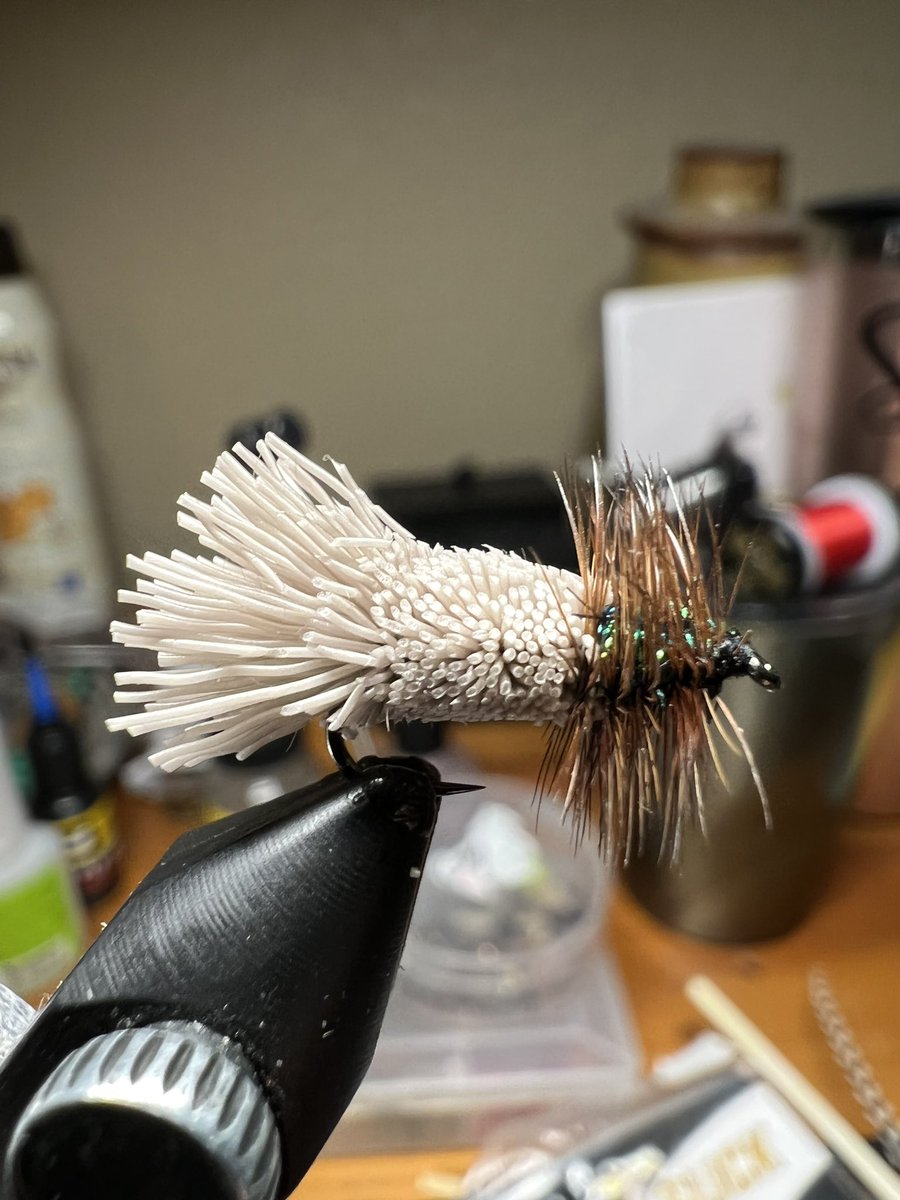 Shouldbgolfng's tweet photo. Size 16 Goddard Caddis #flytying #flyfishing #fish #fishing #troutfishing #fishinglife #trout #wildtrout #troutfly #troutbums #dryfly #caddis #coloradotrout #coloradofishing #coloradoangler #catchandrelease https://t.co/eOLmg0uuO0