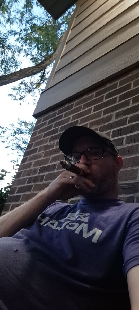 Doneux's tweet photo. Happy Thursday. Enjoying the outdoors and smoking a cigar(Excaliber). https://t.co/lNGoNA0NHz