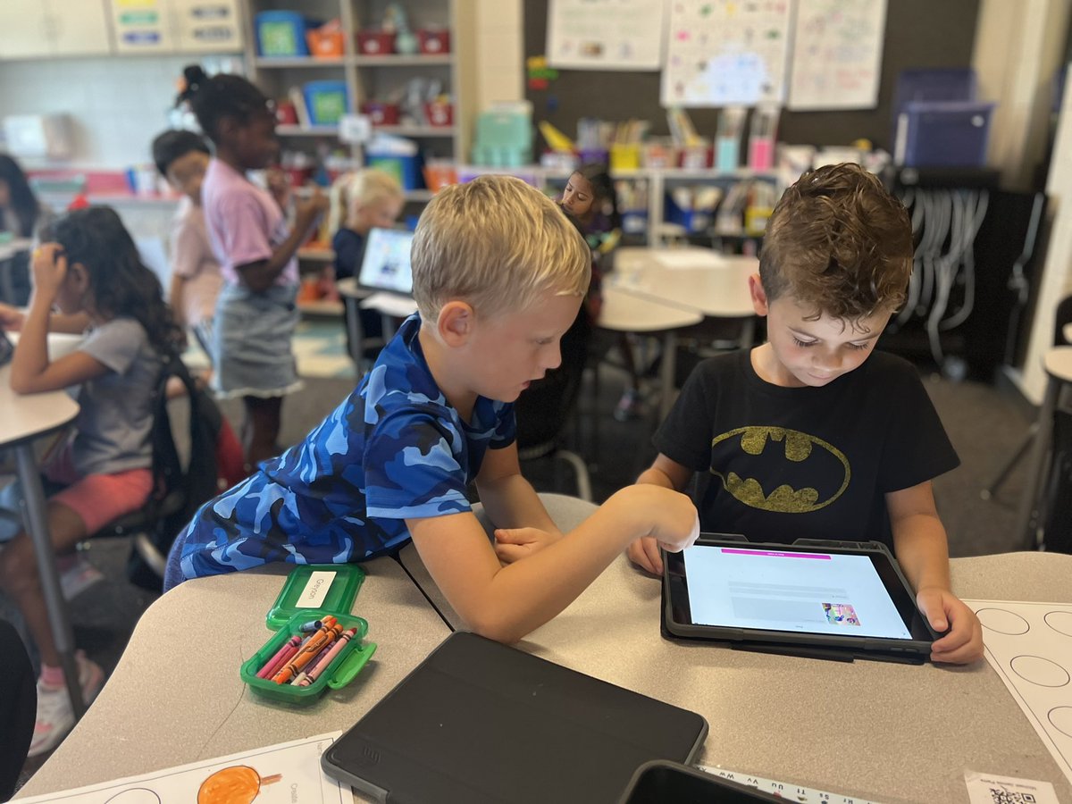mrsjones72812's tweet photo. 1st graders in Mrs. Ginn’s class at @ChrisYungES turned one black dot on @MicrosoftFlip into something amazing! @PWCSNews #pwcitc #thinkitflipit #dotday @peterhreynolds @FablePaul https://t.co/sBJinBg9kS