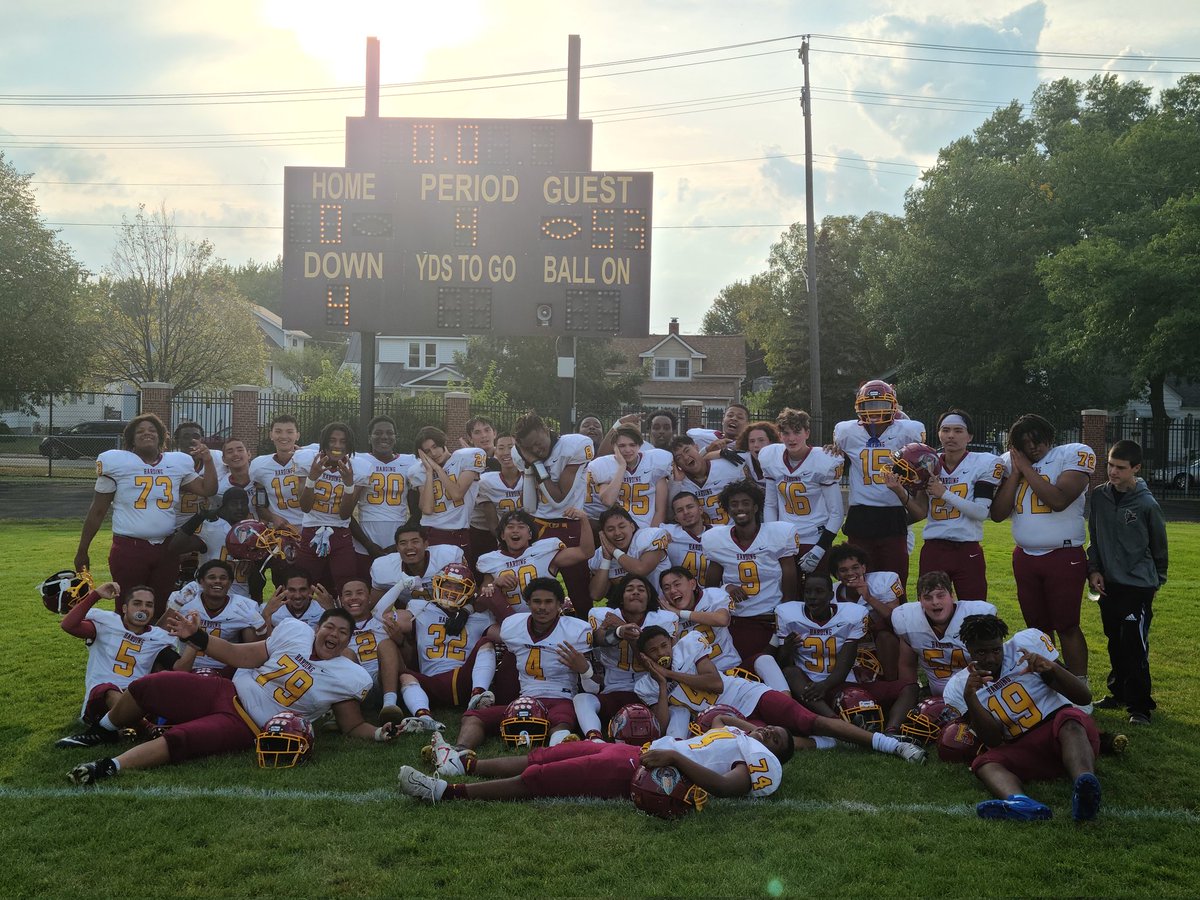 The #KnightHawks advance to 3-0 tonight vs. Minneapolis Rosevelt! The boys got our there and took care of business, 53-0. On to Minneapolis South next week.

#HTown #Brotherhood