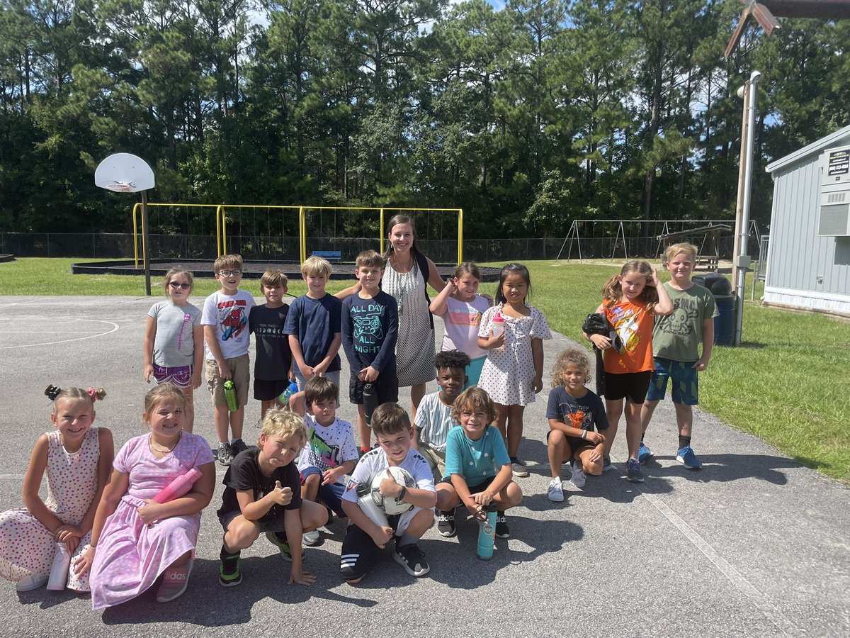 mschamberlain18's tweet photo. Happy #DotDay we had so much fun using DOTS to make arrays, and making our own stained glass window using dots 💛💛such a fun day @SBESPirates https://t.co/cUgoQBq1i3