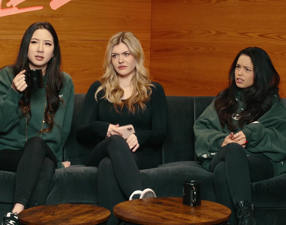 Marie_Bedson's tweet photo. @Valkyrae @itsraechill https://t.co/1Yu0TrRV39