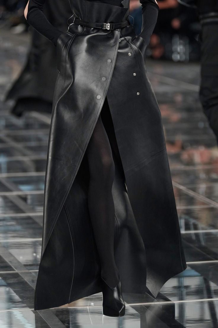 DvilCouture's tweet photo. Givenchy Fall 2022 https://t.co/biwc2IeCNV