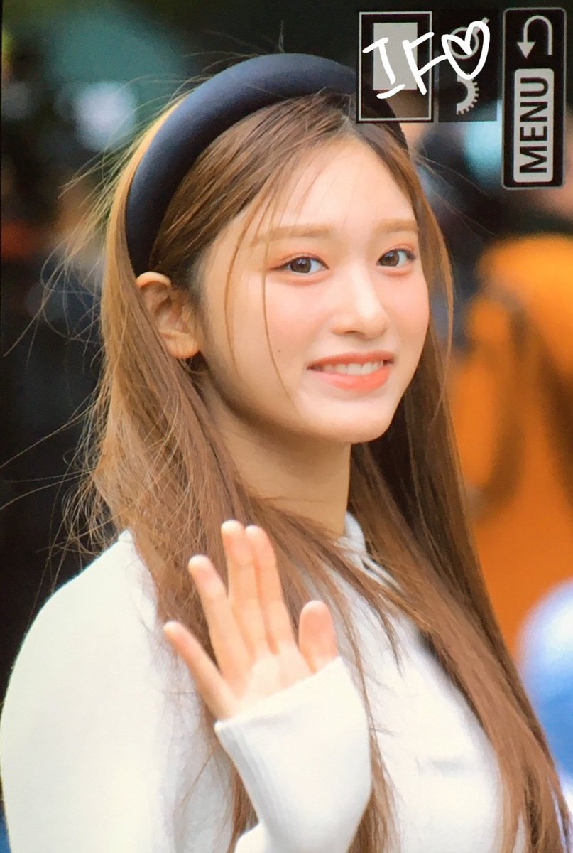 Leeseo_iF's tweet photo. 220916 아이브 이서 뮤직뱅크 출근 프리뷰  #IVE #아이브 #이서 #Leeseo https://t.co/94IQhd2zEP