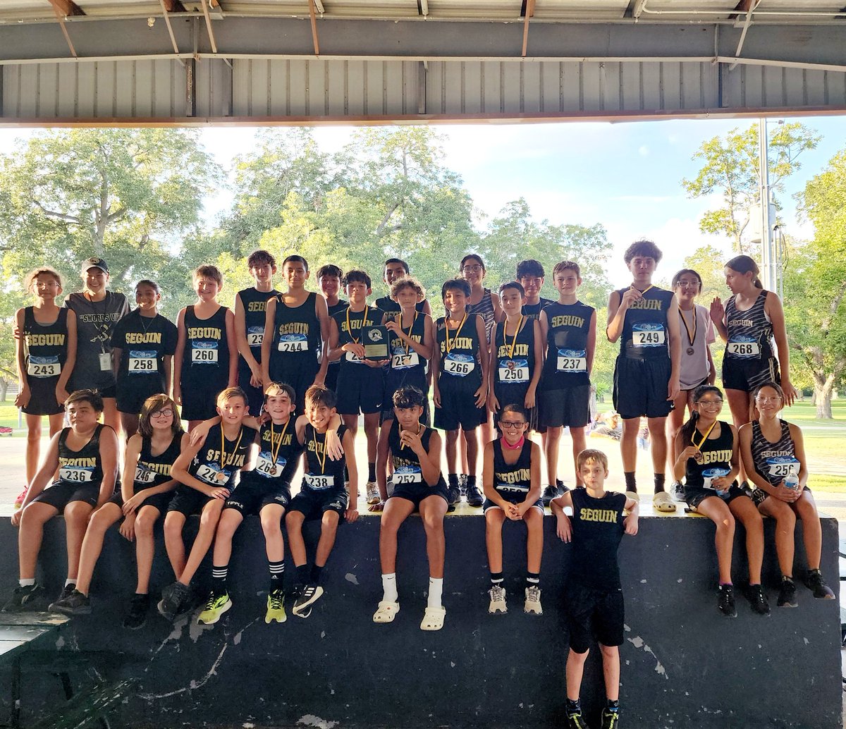 Middle school XC meet at Starcke Park <a href="/AJBriesemeister/">AJBriesemeisterToros</a> <a href="/JimBarnesMS/">Jim Barnes Middle School</a> @CoachWells_AJB does a great job coaching and supporting all students!