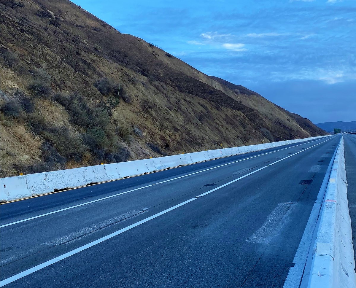 CaltransDist7's tweet photo. 🚨🚧 TRAVEL ALERT in #Castaic in northern #LACounty: Northbound I-5 is reduced to 3 lanes with 55mph limit due to fire damage. Possible delays. Check current conditions at https://t.co/O37QesJHpw @ScottWilkCA @suzettemartinez @kathrynbarger @CHP_Newhall @CHPFortTejon https://t.co/RUy9N7cCVR