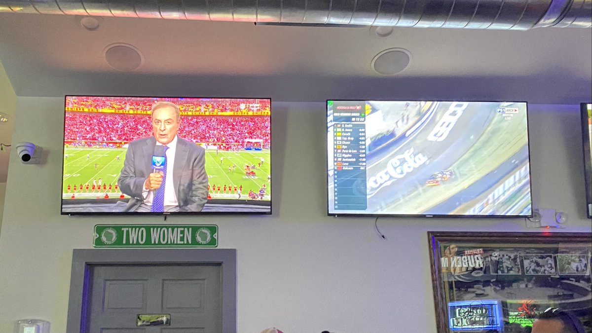 FourthNLongBar's tweet photo. Got the race on. Got the game on. Got cold beer and hot wings. What more could you want? https://t.co/kKnjOo6jfN