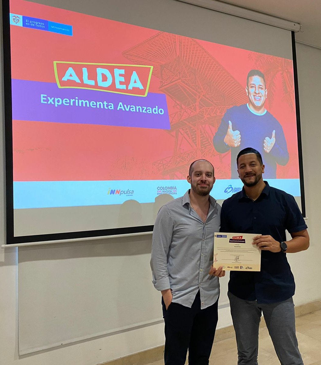 riperuiz's tweet photo. Parte de trabajar con emprendedores es darles mi visión de sus aciertos y desaciertos con honestidad y transparencia. Eso hice como jurado del Demo Day de #AldeaExperimentaAvanzado de @InnpulsaCol y @Camarabaq 
Gracias @acostarincon94 por la invitación ⭐️👏🏻 https://t.co/PnS2mY9o19