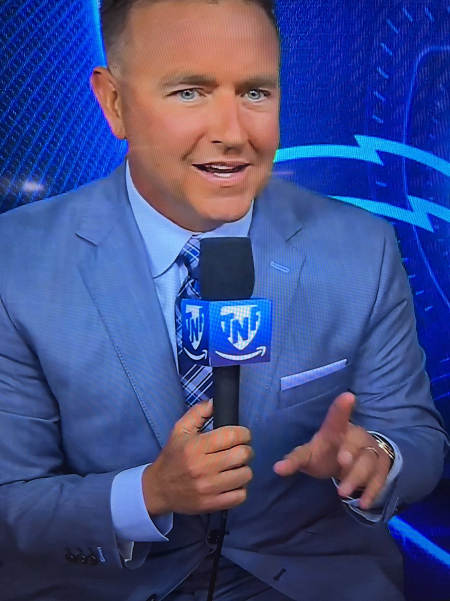PFTCommenter's tweet photo. HATE this mic flag. Like if nick jr. made a NFL broadcast presented by UPS https://t.co/eIObmmJIA0