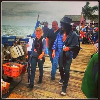 slashworldarg's tweet photo. #SlashOutOfContext
@Slash en Tybee Island, USA, durante el set de filmación de la película de Bob Esponja
#slash #bobesponja #bob #pantalonescuadros #film #backstage https://t.co/Q5Znuo1Dmc