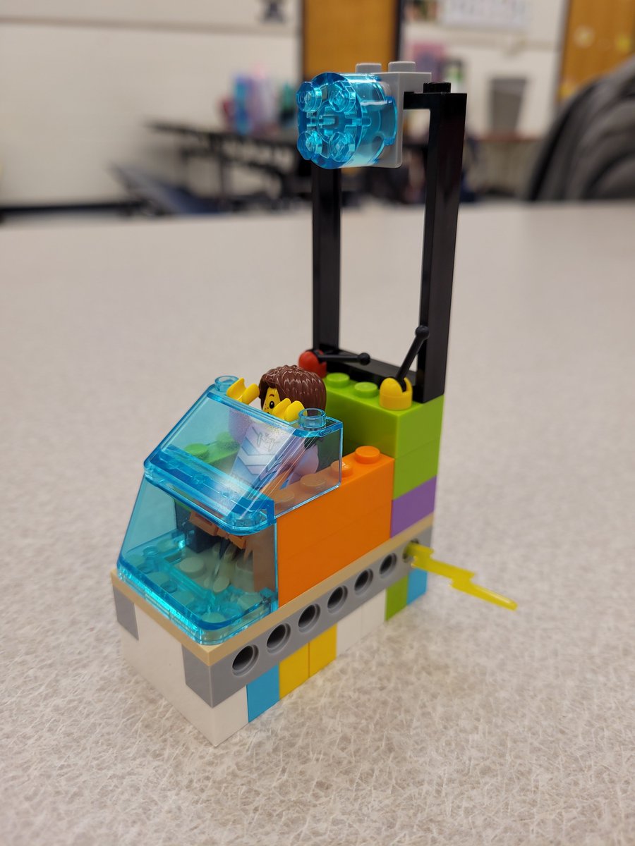 Mr_Rickli's tweet photo. Making power producers and power consumers through teamwork and legos! Go FLL Explore Chelsea. @NorthCreekElem @SouthMeadows5  @ChelseaRobots https://t.co/jukjZYhwgd