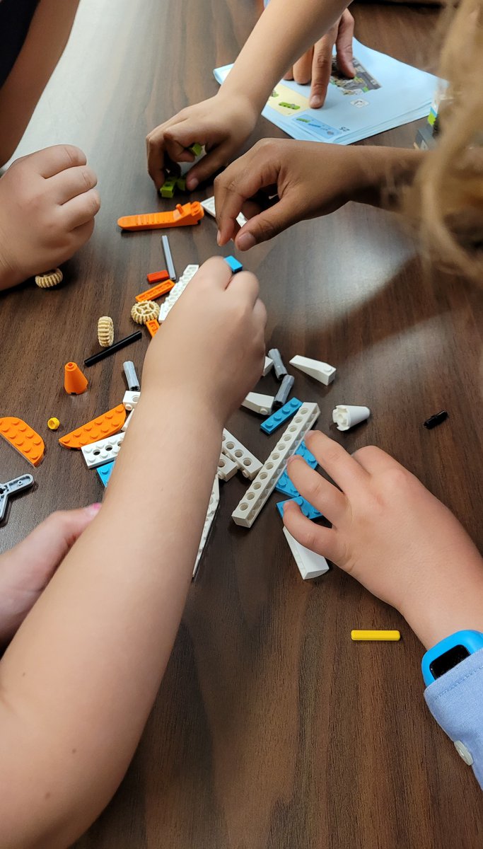 Mr_Rickli's tweet photo. Making power producers and power consumers through teamwork and legos! Go FLL Explore Chelsea. @NorthCreekElem @SouthMeadows5  @ChelseaRobots https://t.co/jukjZYhwgd