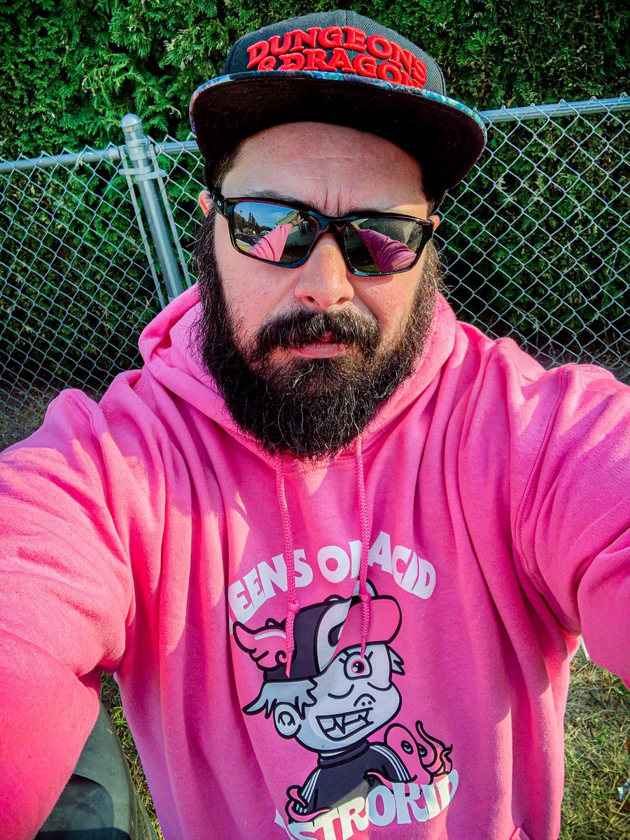 Happy Birthday to me. Perfectly timed arrival of my new hoodie from <a href="/TEENSONACID/">TEENSONACID</a> awesome quality, looks and feels amazing. Now I need to get an Acid 09 hat when they come back in stock.