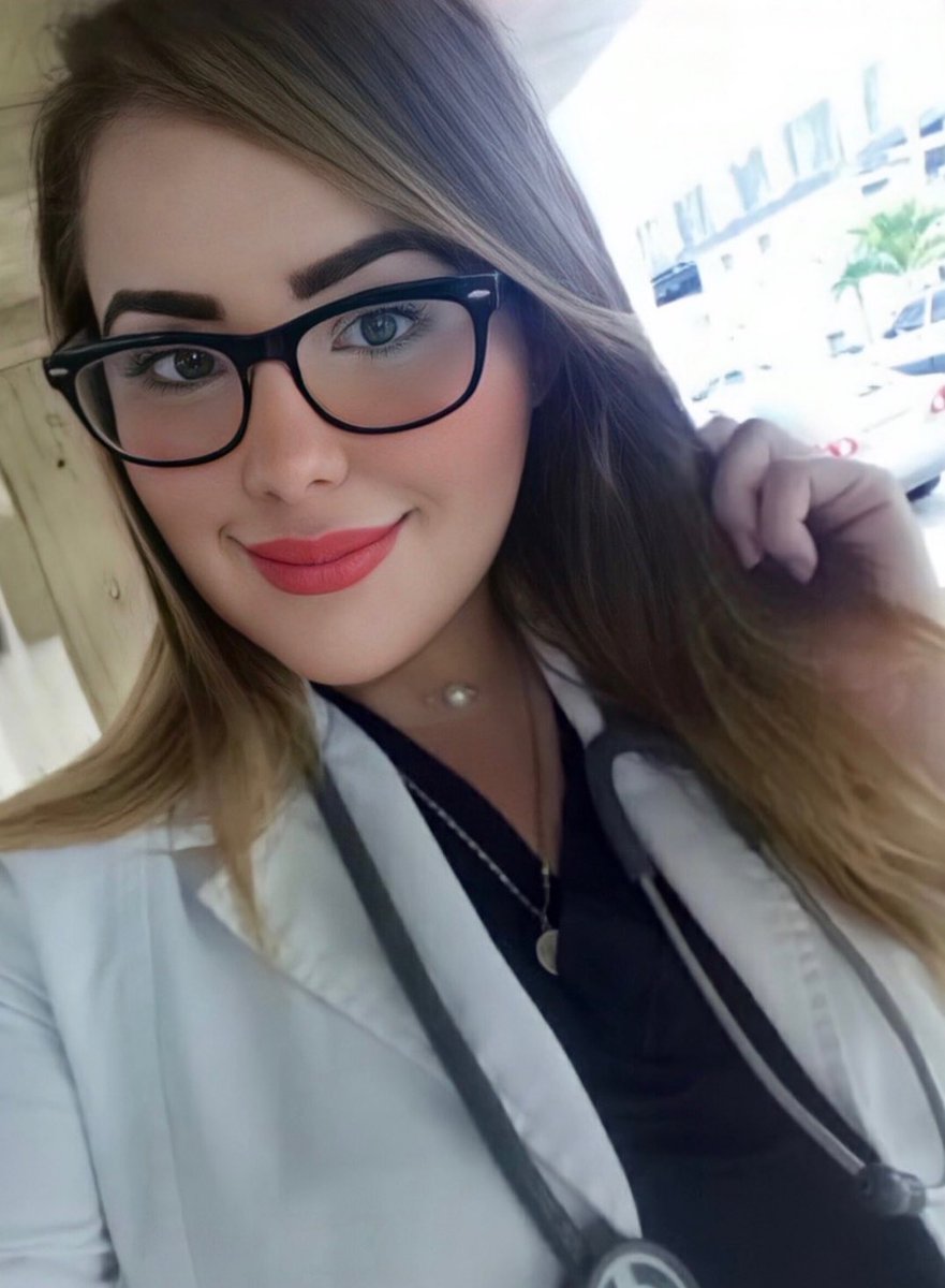 dracortezmaria's tweet photo. Mantén la calma, todo estará bien, yo soy la Doctora que va a atenderte. https://t.co/v9hYJ9m2g4