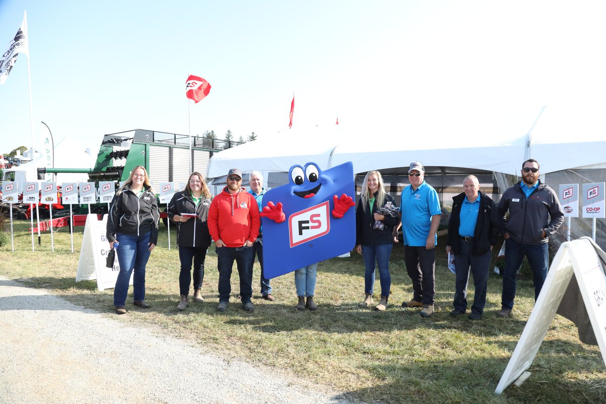 Central_ON_FS's tweet photo. That's a wrap on the 2022 Canada's Outdoor Farm Show, and we want to thank our visitors, our staff, our FS Co-operatives that joined us, and everyone that put time into making this the best year yet! Our mascot, FSsie even made an appearance.  #FSproud #COFS22 https://t.co/2AvR48vejL