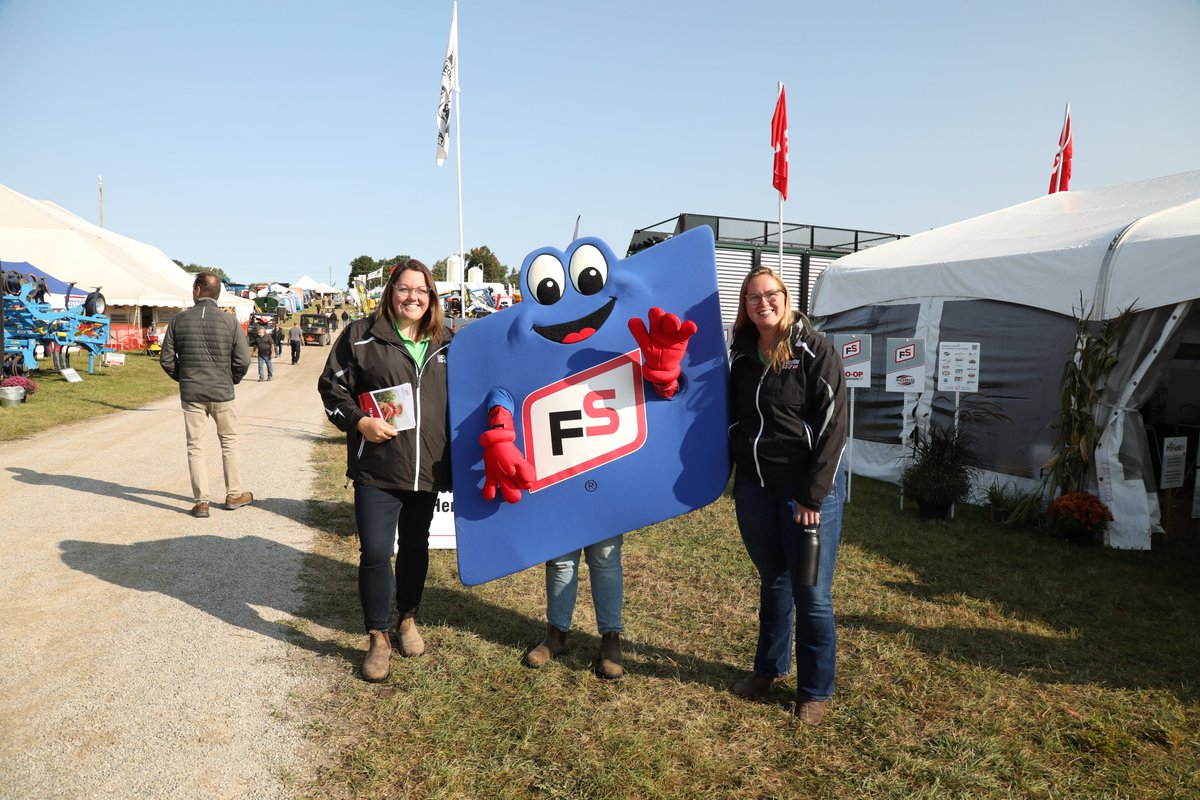 Central_ON_FS's tweet photo. That's a wrap on the 2022 Canada's Outdoor Farm Show, and we want to thank our visitors, our staff, our FS Co-operatives that joined us, and everyone that put time into making this the best year yet! Our mascot, FSsie even made an appearance.  #FSproud #COFS22 https://t.co/2AvR48vejL