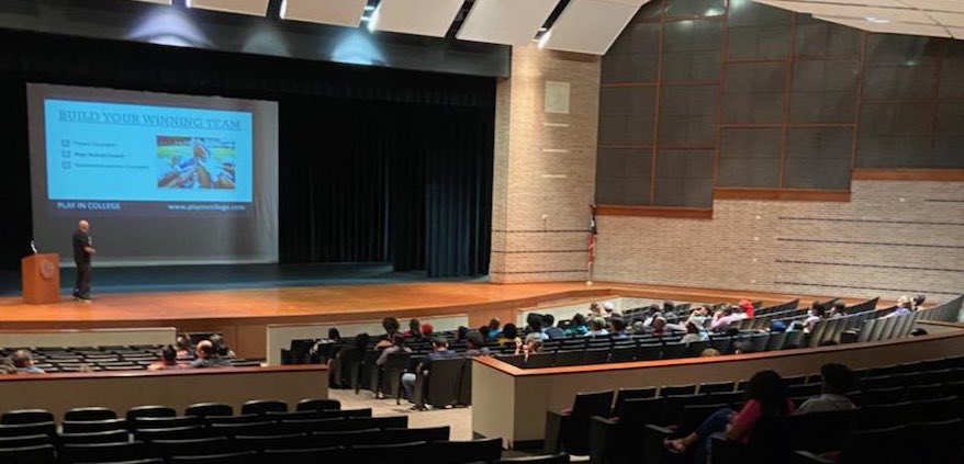 AliefTaylor_FB's tweet photo. NCAA Night was a great success for Alief ISD‼️ Over 100 athletes from all Alief middle schools and high schools attended the informative assembly! Thank you to our guest speakers, Frank Ditta from Play in College, Dr. Destry Dokes, and the UH athletics department  for their time! https://t.co/YrahYBhpQ9