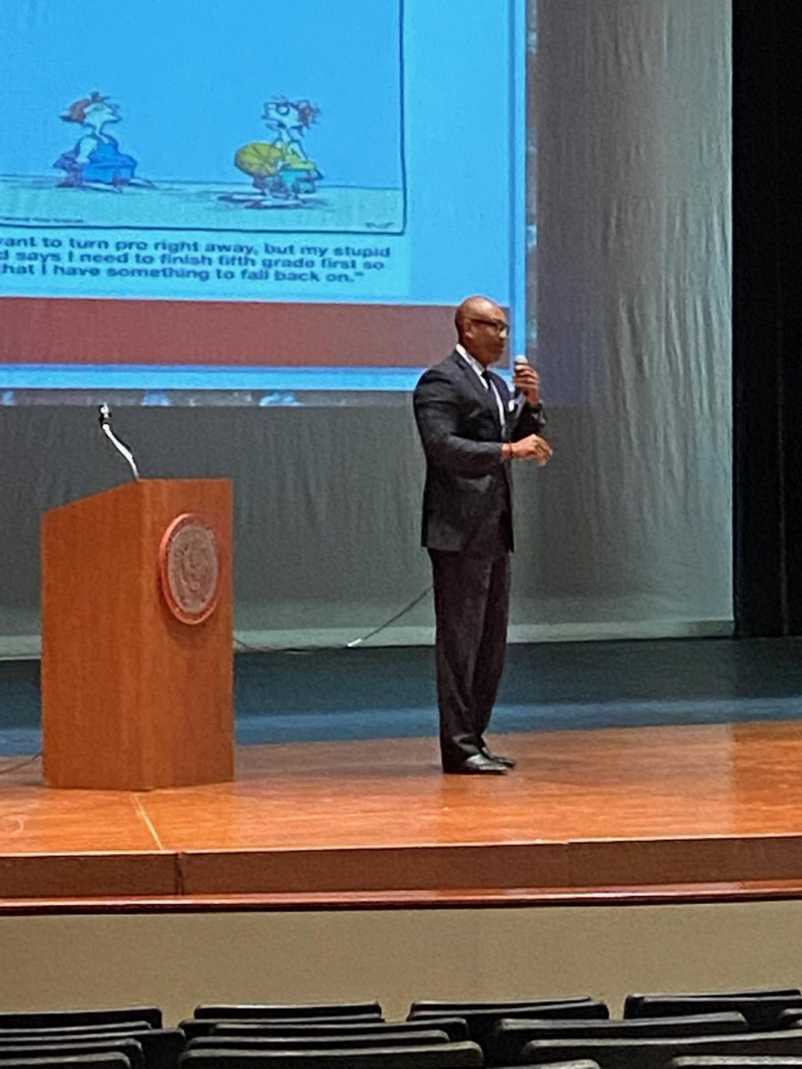 AliefTaylor_FB's tweet photo. NCAA Night was a great success for Alief ISD‼️ Over 100 athletes from all Alief middle schools and high schools attended the informative assembly! Thank you to our guest speakers, Frank Ditta from Play in College, Dr. Destry Dokes, and the UH athletics department  for their time! https://t.co/YrahYBhpQ9