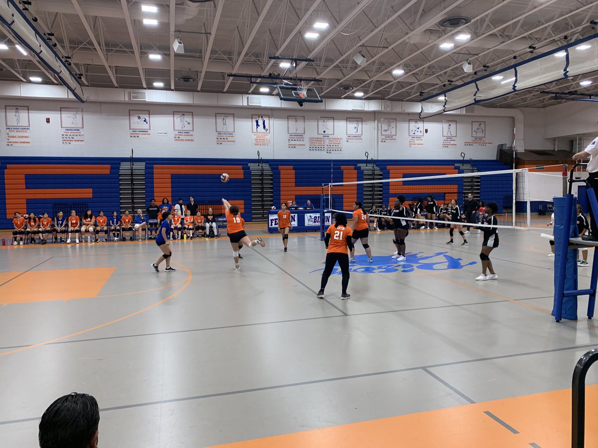 MsD_HHSmath's tweet photo. It was so fun getting to see BMS alum at their volleyball game at Fenton! Miss these kiddos! https://t.co/sTfTvViBty