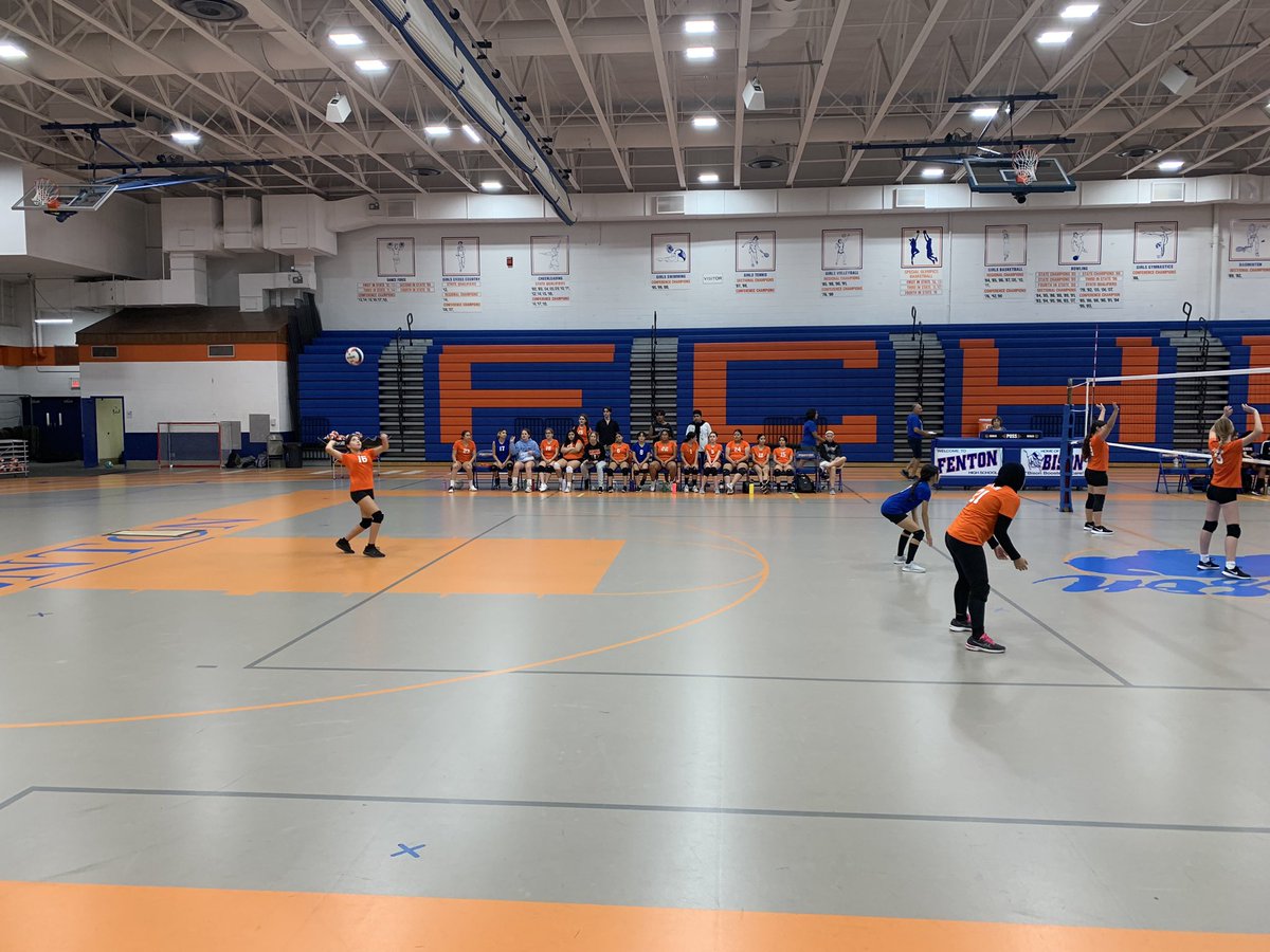 MsD_HHSmath's tweet photo. It was so fun getting to see BMS alum at their volleyball game at Fenton! Miss these kiddos! https://t.co/sTfTvViBty