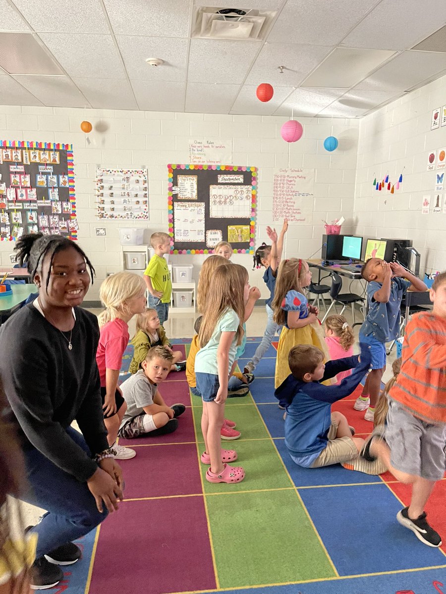 heather_sowell's tweet photo. It was a great day in kindergarten for these future educators! #theteacherlook #CTCEast @DCS_CTCEast @DCSeNews @TweetDCS_LHS @OBHSQuistors https://t.co/frhJ8zoctL