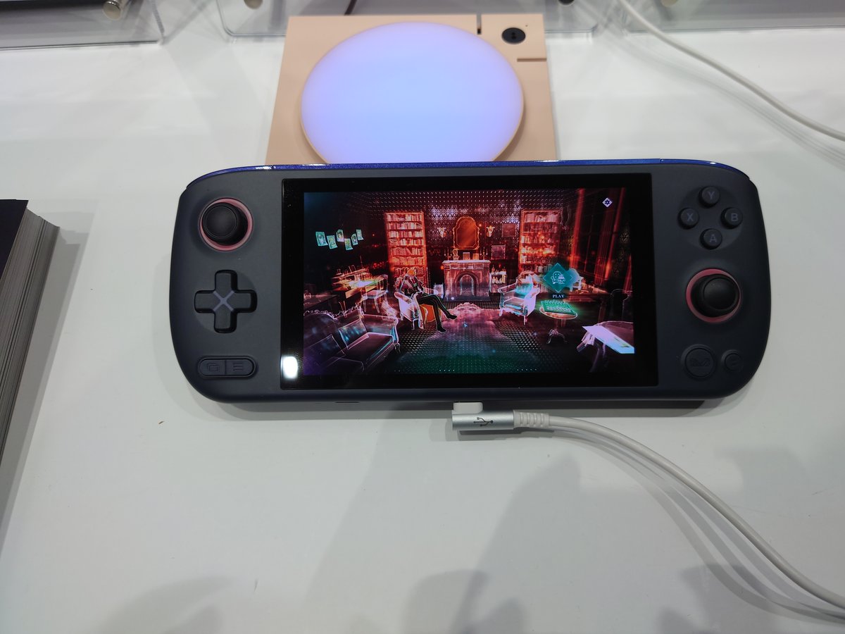 ✨東京ゲームショウ2022、2日目✨
写真は「AYANEO / MINISFORUM」様ブースと「KOMODO」様ブースで撮影📷
試遊設置とポスター掲出ありがとうございます😂
※一般入場は本日午後から、明日明後日となります。
皆様是非お立ち寄りください！！🙇
#CrimeSight #KONAMI #コナミ #TGS2022 #東京ゲームショウ