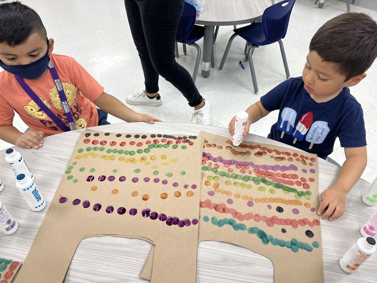 #DotDay in #PreK! We celebrated the day making dots and counting dots while also getting ready for #MexicanIndependenceDay! #HispanicHeritageMonth2022 🫶🏽