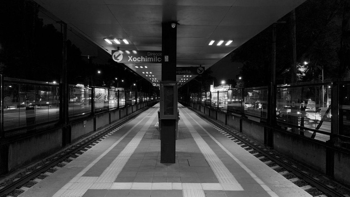 Lonely.
#cdmx #bnw #bnwphotography #bnwmood #bnwsouls #bnwphoto #bnwlife #bnwzone #bnw_captures #bnw_greatshots #bnwminimalismmag #bnwportrait #bnw_zone #bnw_demand #bnwframing #bnw_drama #bnw_city #bnw_of_our_world #bnw_planet #bnw_photography #bnw_addicted #bnw_society