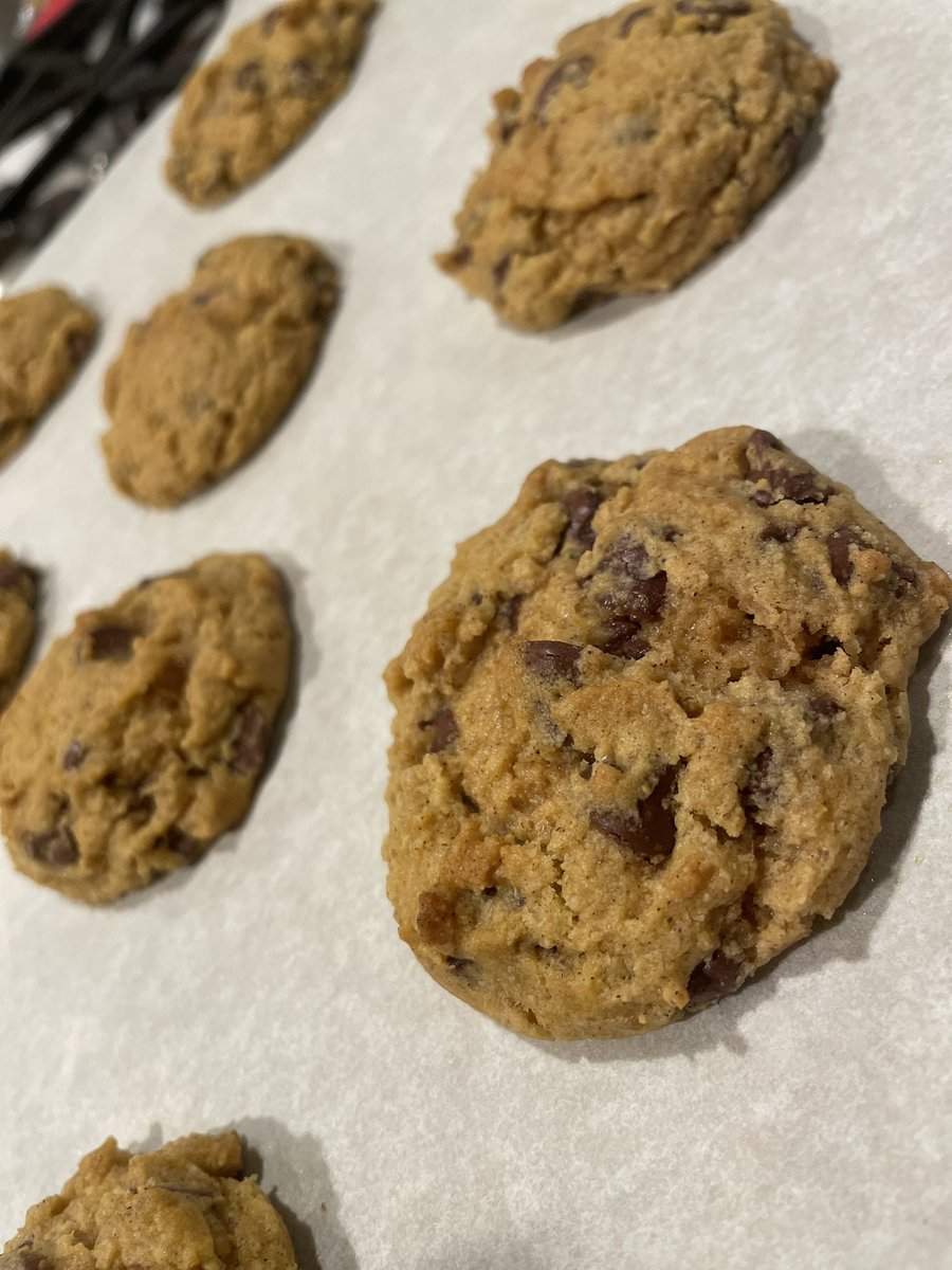 Like HELLO <a href="/justine_snacks/">justine</a> you weren’t lying these rly are the best pumpkin cookies ever