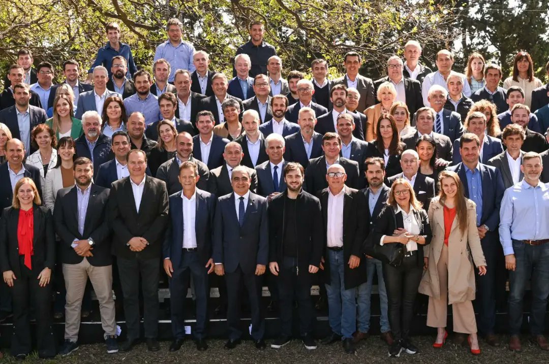 DellarossaPedro's tweet photo. Estuvimos en Buenos Aires con representantes de Juntos por el Cambio de todo el país para dialogar y poner la mirada en lo que se viene. Entre todos coincidimos que un mejor país se construye juntos 💪 https://t.co/bdbcKZkyN8